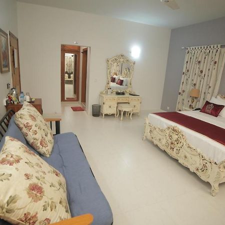 Four Squares Karachi B&B 외부 사진