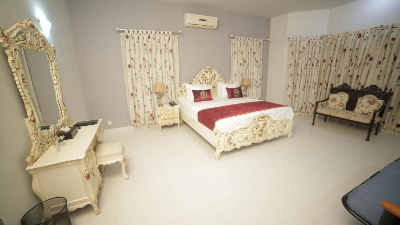 Four Squares Karachi B&B 외부 사진