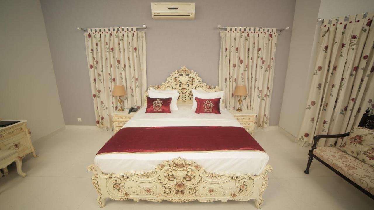 Four Squares Karachi B&B 외부 사진