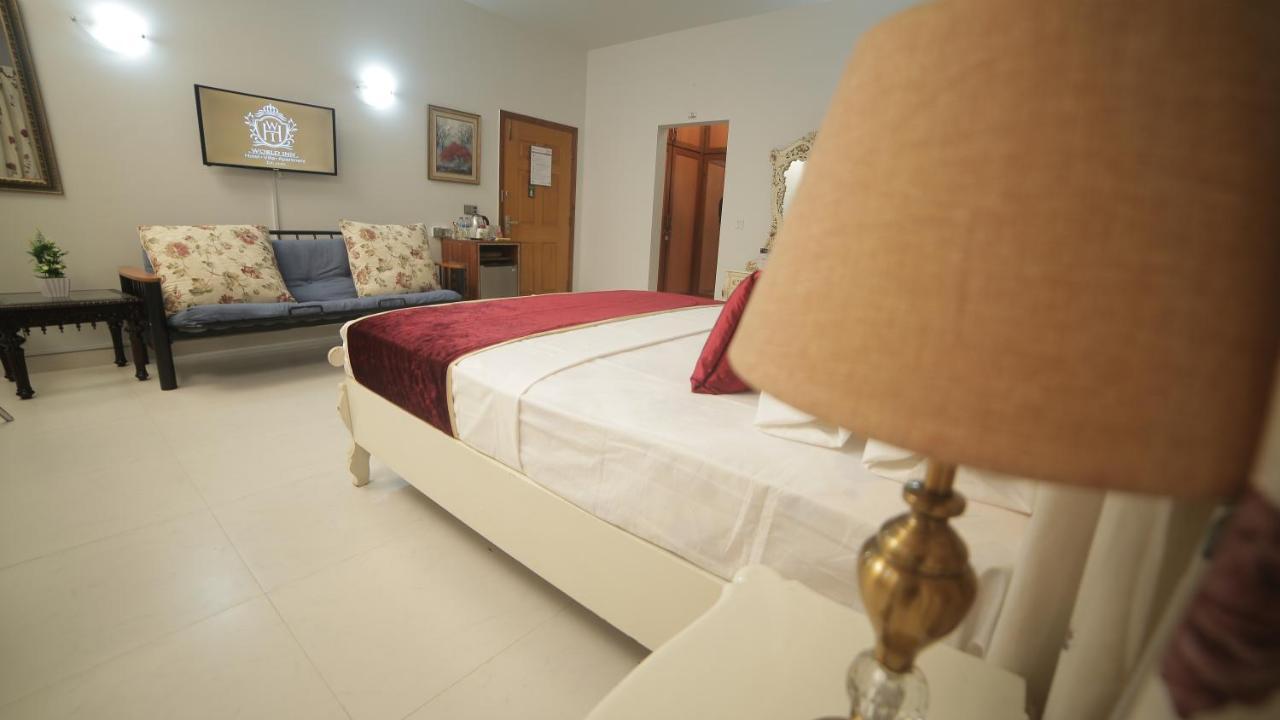 Four Squares Karachi B&B 외부 사진