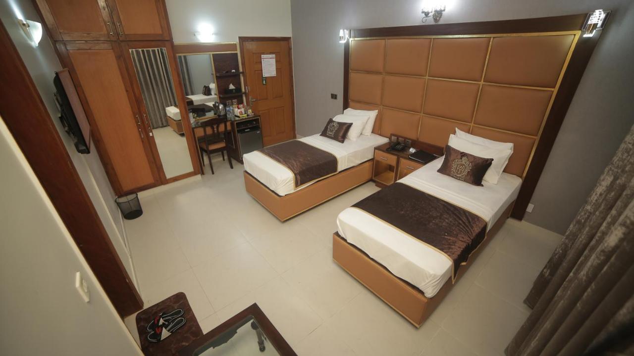 Four Squares Karachi B&B 외부 사진