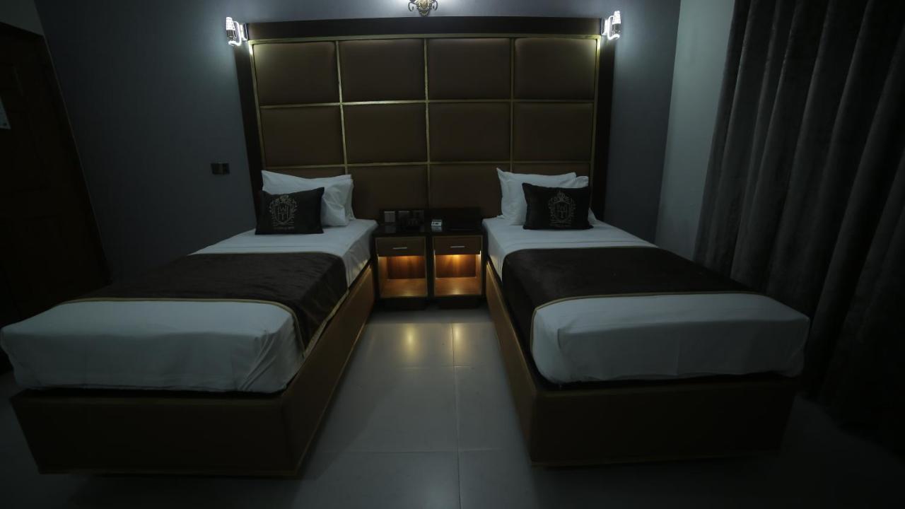 Four Squares Karachi B&B 외부 사진