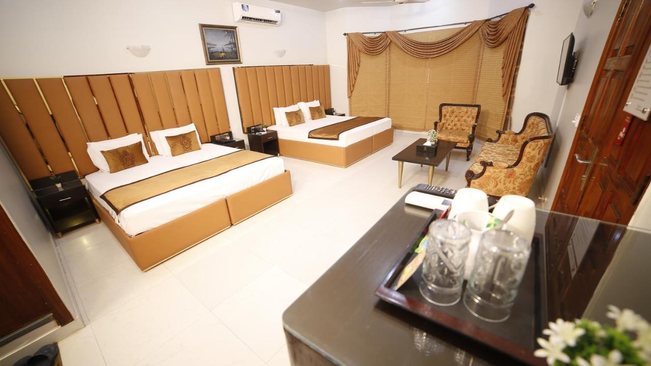 Four Squares Karachi B&B 외부 사진