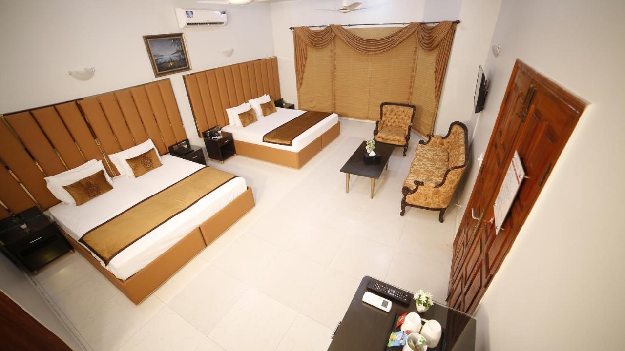 Four Squares Karachi B&B 외부 사진