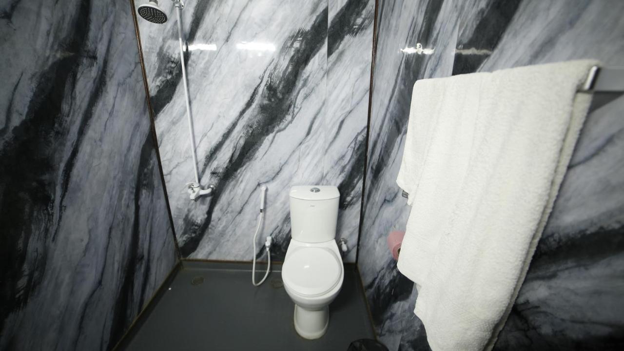 Four Squares Karachi B&B 외부 사진