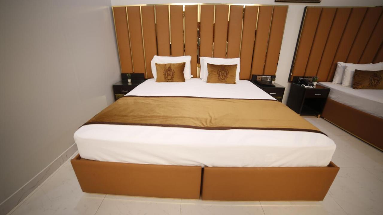 Four Squares Karachi B&B 외부 사진
