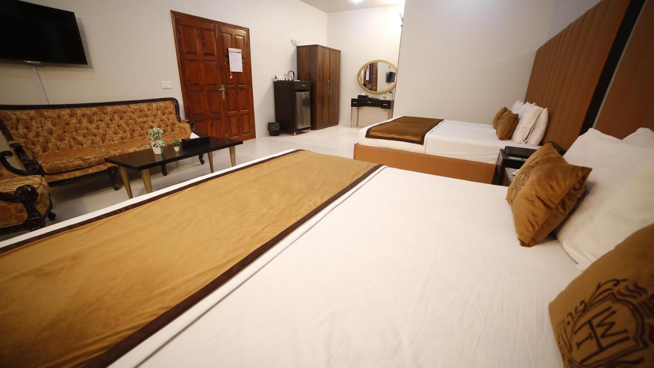Four Squares Karachi B&B 외부 사진