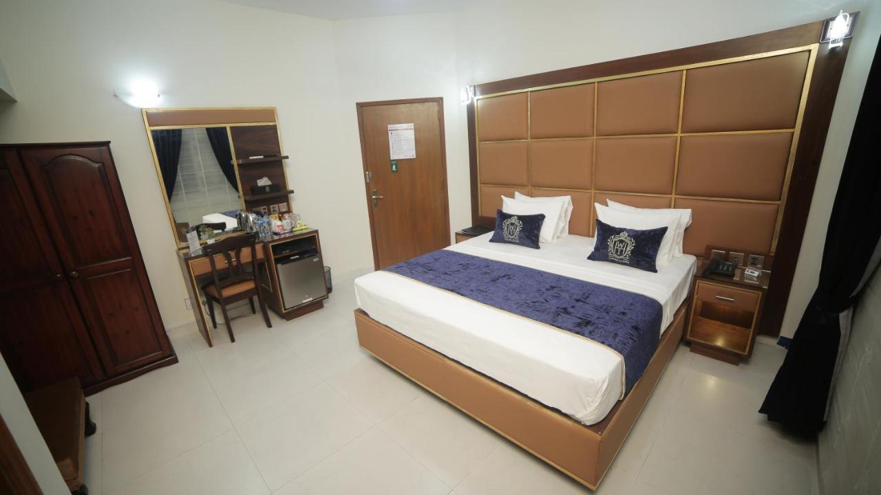 Four Squares Karachi B&B 외부 사진