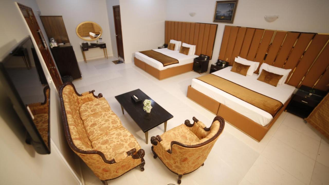 Four Squares Karachi B&B 외부 사진