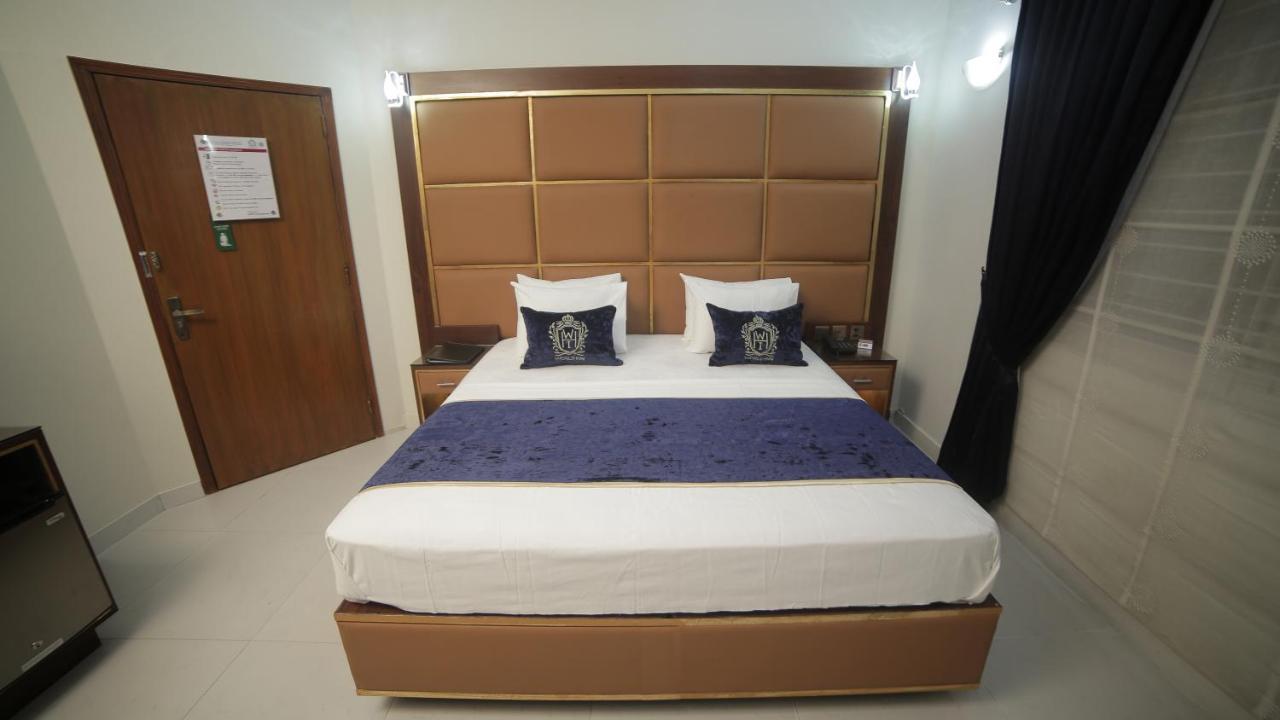Four Squares Karachi B&B 외부 사진