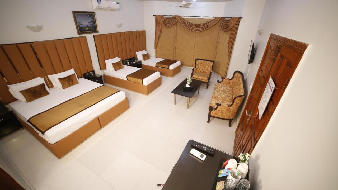 Four Squares Karachi B&B 외부 사진