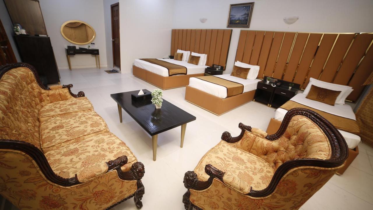 Four Squares Karachi B&B 외부 사진