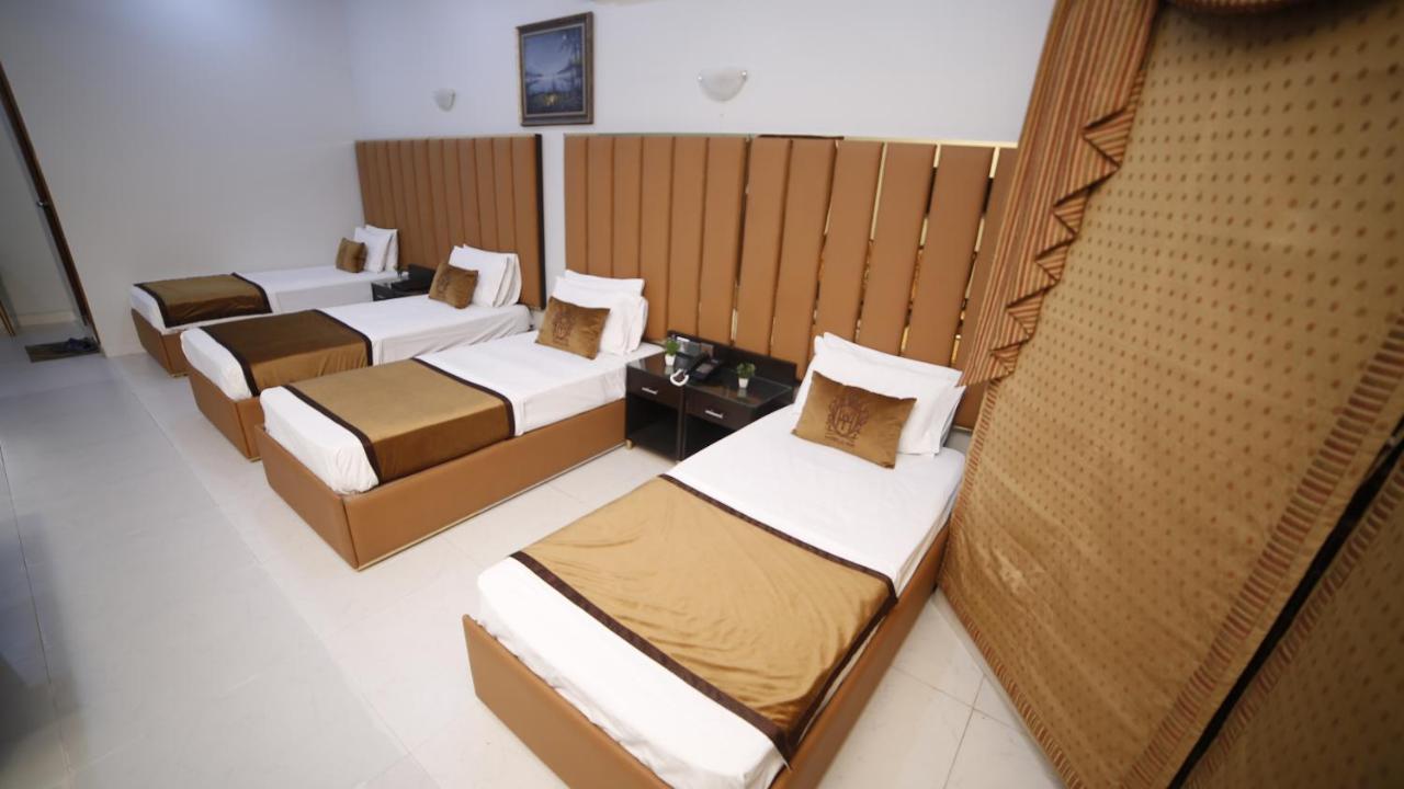 Four Squares Karachi B&B 외부 사진