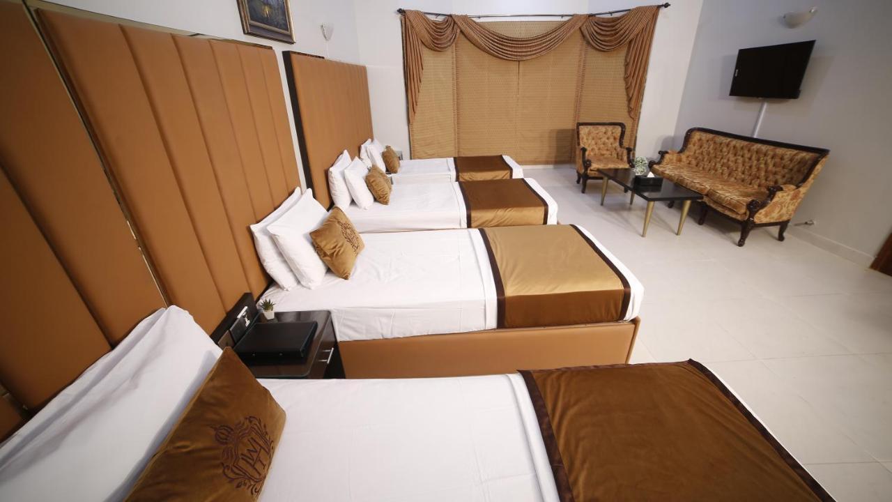 Four Squares Karachi B&B 외부 사진