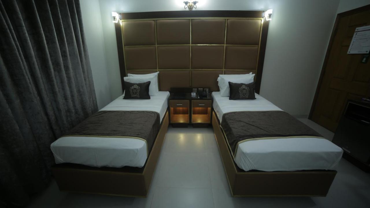 Four Squares Karachi B&B 외부 사진