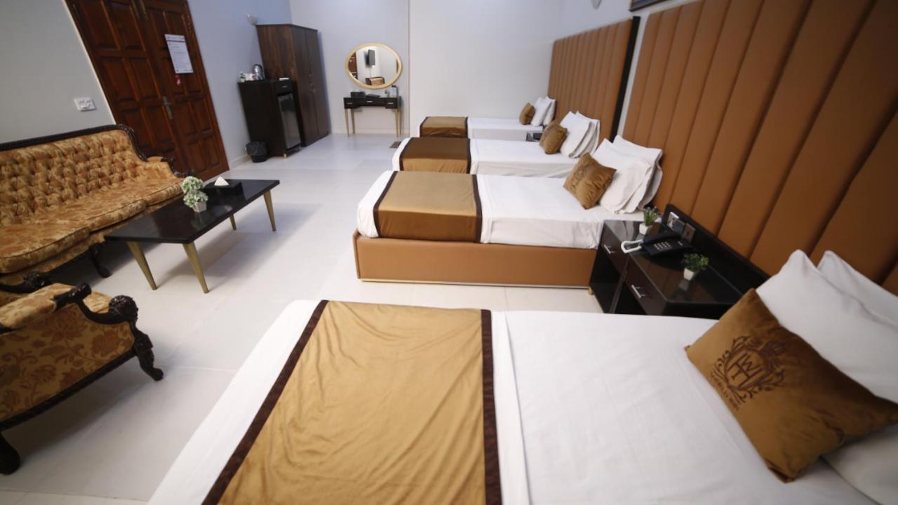 Four Squares Karachi B&B 외부 사진