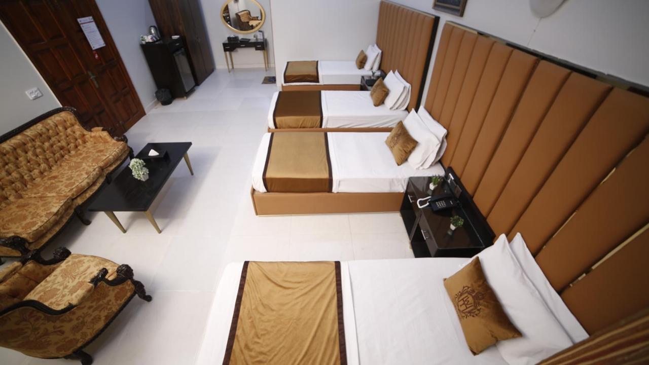 Four Squares Karachi B&B 외부 사진