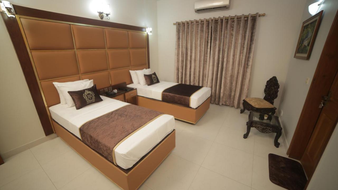 Four Squares Karachi B&B 외부 사진