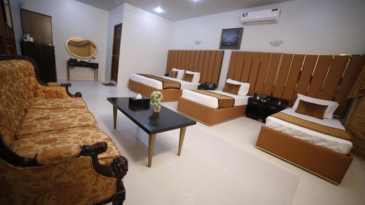 Four Squares Karachi B&B 외부 사진