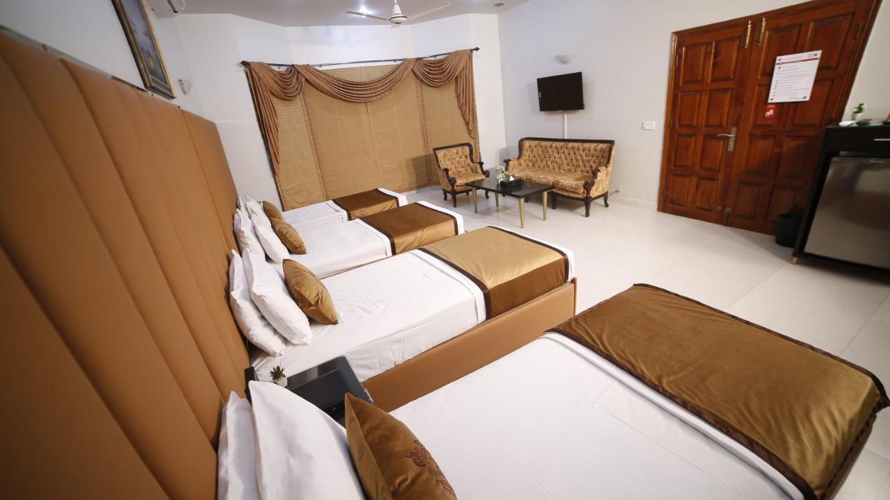 Four Squares Karachi B&B 외부 사진