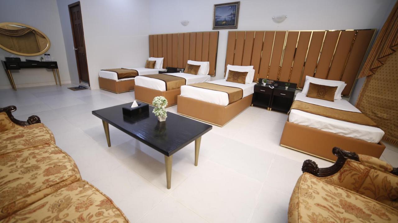 Four Squares Karachi B&B 외부 사진