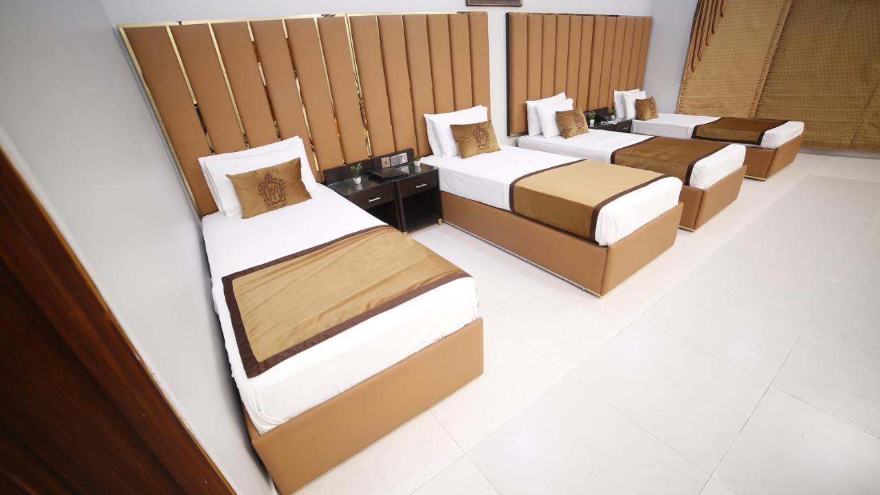 Four Squares Karachi B&B 외부 사진
